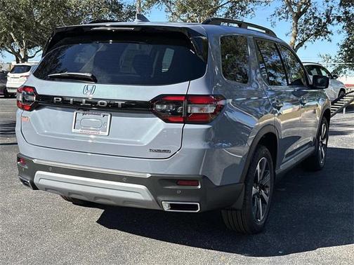 2025 Honda Pilot Touring 8-Passenger