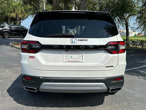2025 Honda Pilot Touring 8-Passenger