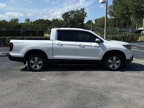 Platinum White 2024 Honda Ridgeline RTL