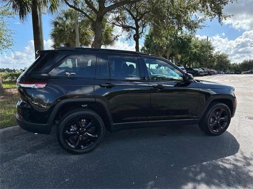 2022 Jeep Grand Cherokee Altitude
