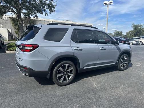 2025 Honda Pilot Touring 8-Passenger