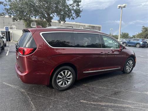 2020 Chrysler Pacifica Touring-L Plus