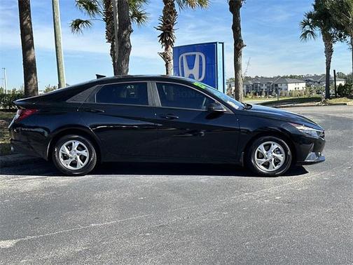 2023 Hyundai ELANTRA SE