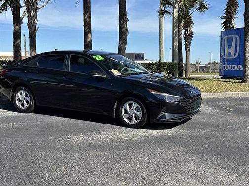 2023 Hyundai ELANTRA SE