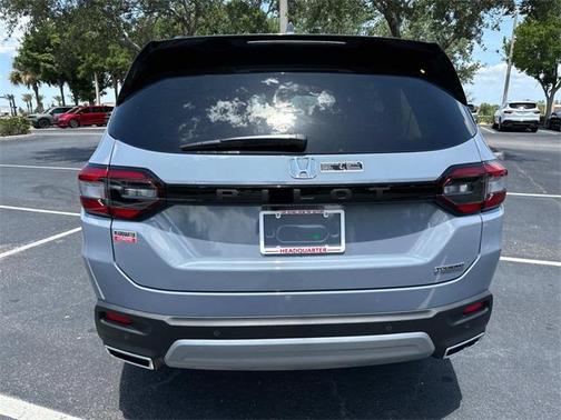 2025 Honda Pilot Touring 8-Passenger