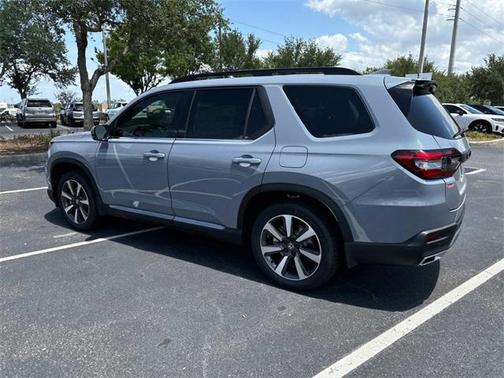 2025 Honda Pilot Touring 8-Passenger