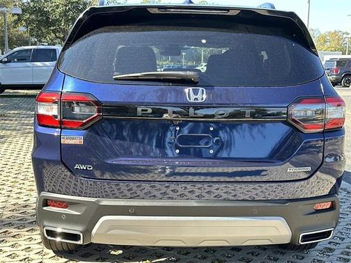 2025 Honda Pilot Touring 8-Passenger