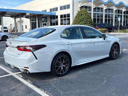 Ice 2023 Toyota Camry SE