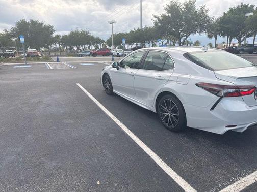 Ice 2023 Toyota Camry SE