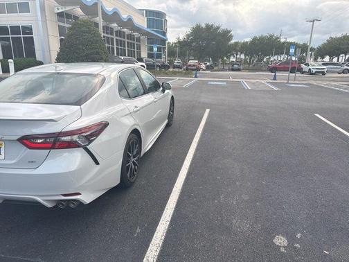 Ice 2023 Toyota Camry SE