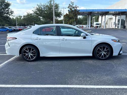 Ice 2023 Toyota Camry SE