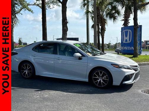 Ice 2023 Toyota Camry SE