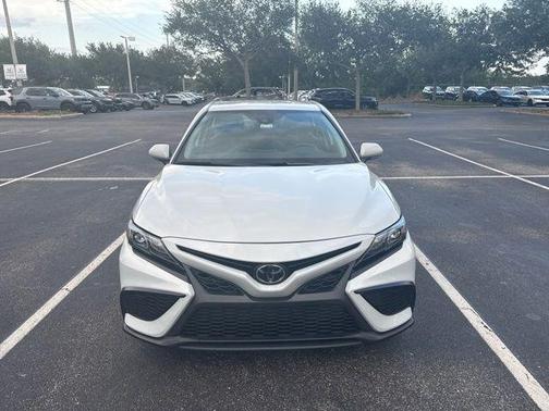 Ice 2023 Toyota Camry SE