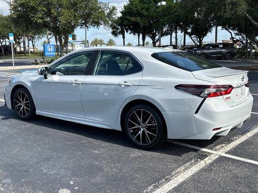 Ice 2023 Toyota Camry SE