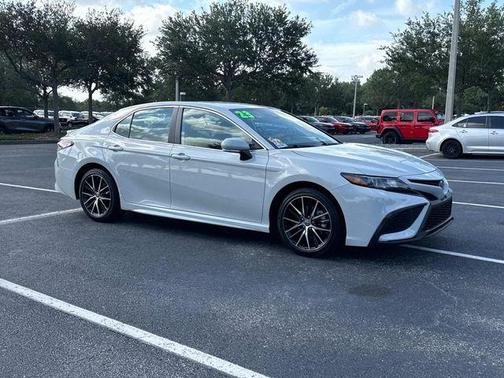 Ice 2023 Toyota Camry SE