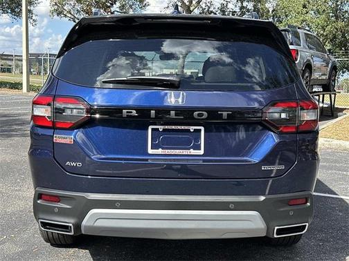 2025 Honda Pilot Touring 8-Passenger