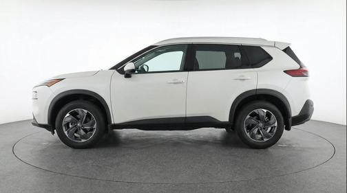 Everest White Pearl Tricoat 2025 Nissan Rogue SV
