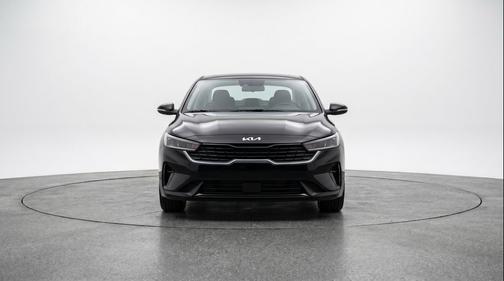 Aurora Black Pearl 2025 Kia K4 LXS