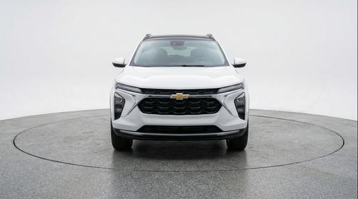Summit White 2025 Chevrolet Trax LT