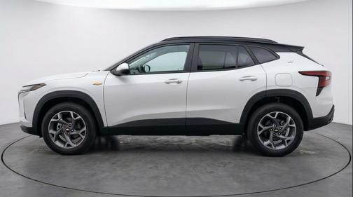 Summit White 2025 Chevrolet Trax LT