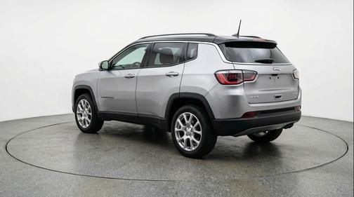 Silver Zynith Metallic Clearcoat 2025 Jeep Compass Limited