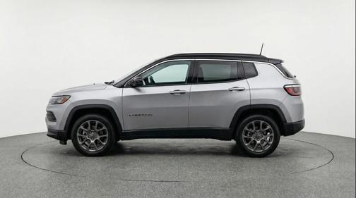 Silver Zynith Metallic Clearcoat 2025 Jeep Compass Limited
