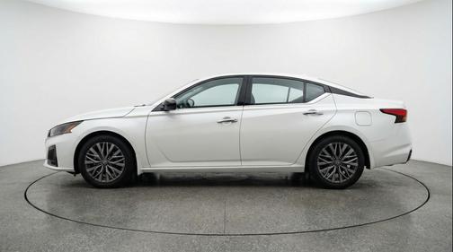 Glacier White 2025 Nissan Altima SV FWD