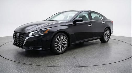 Super Black 2025 Nissan Altima SV FWD