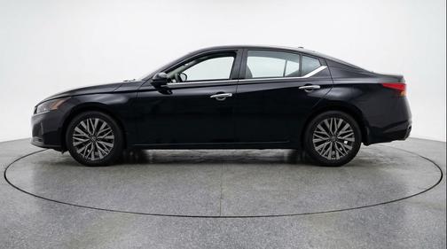 Super Black 2025 Nissan Altima SV FWD