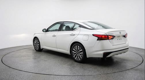 Glacier White 2025 Nissan Altima SV FWD