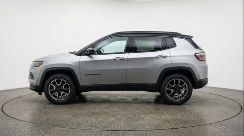 Silver Zynith Metallic Clearcoat 2025 Jeep Compass Trailhawk