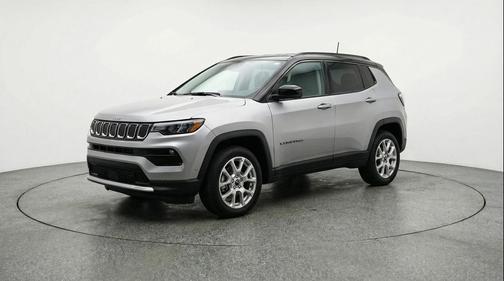 Silver Zynith Metallic Clearcoat 2025 Jeep Compass Limited