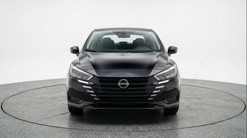 Super Black 2025 Nissan Versa 1.6 SV