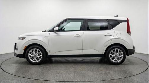 Snow White Pearl 2025 Kia Soul LX
