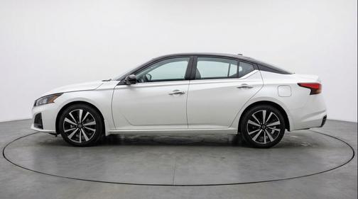 Glacier White 2025 Nissan Altima SV FWD