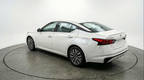 Glacier White 2025 Nissan Altima SV FWD