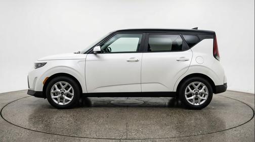 Snow White Pearl 2025 Kia Soul LX