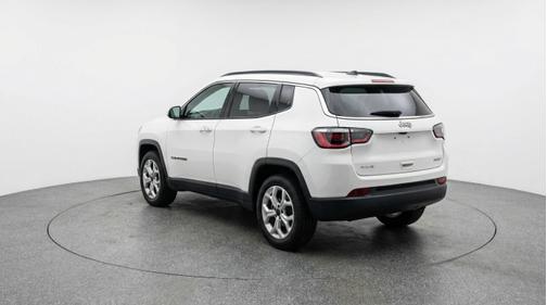 Bright White Clearcoat 2025 Jeep Compass Latitude