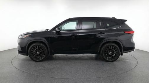 Midnight Black Metallic 2025 Toyota Highlander LE