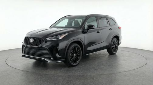 Midnight Black Metallic 2025 Toyota Highlander LE
