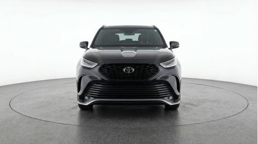 Midnight Black Metallic 2025 Toyota Highlander LE