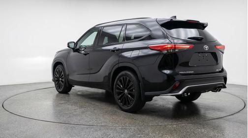 Midnight Black Metallic 2025 Toyota Highlander LE