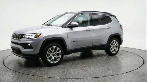 Silver Zynith Metallic Clearcoat 2025 Jeep Compass Limited
