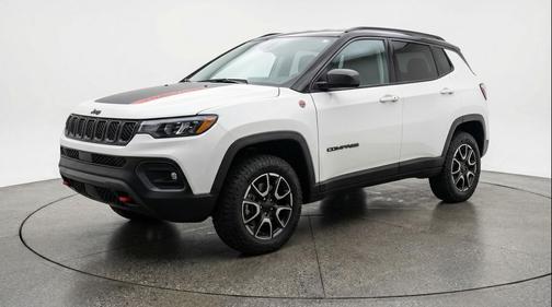 Bright White Clearcoat 2025 Jeep Compass Trailhawk