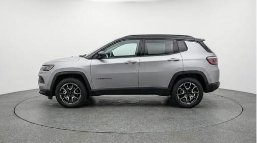 Silver Zynith Metallic Clearcoat 2025 Jeep Compass Trailhawk