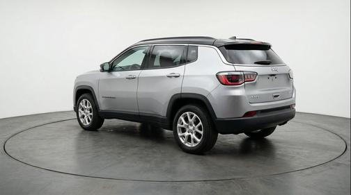 Silver Zynith Metallic Clearcoat 2025 Jeep Compass Limited