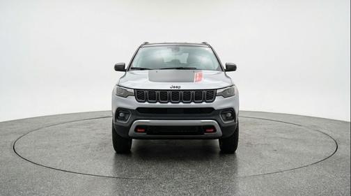 Silver Zynith Metallic Clearcoat 2025 Jeep Compass Trailhawk
