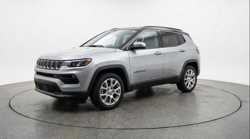 Silver Zynith Metallic Clearcoat 2025 Jeep Compass Limited
