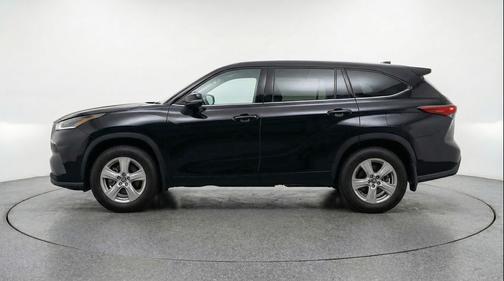 Midnight Black Metallic 2025 Toyota Highlander LE