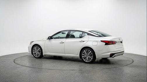 Glacier White 2025 Nissan Altima SV FWD